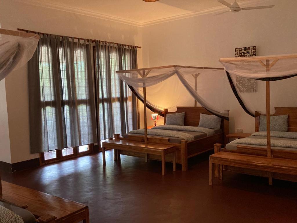 Camp Bastian Mikumi Villa Ngoại thất bức ảnh